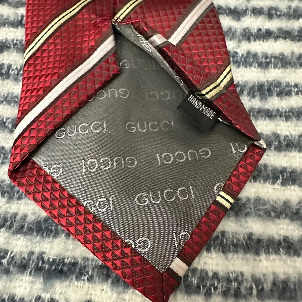 GUCCI Made in Italy Mens Striped Silk Neck Tie Red Textured Formalwear‎ Vintage